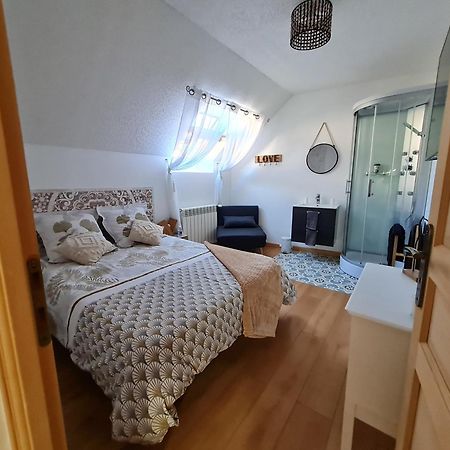 Chez Malia Bed & Breakfast Saint-Nicolas-des-Motets Екстериор снимка